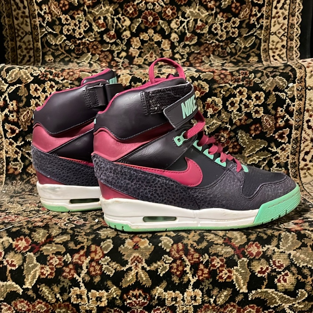 Nike Air Revolution Sky Hi woman’s size 9